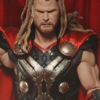 Thor 1/4 (ca. 45cm) - Thor The Dark World NECA - MISB
